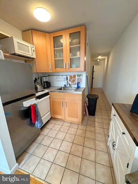 Building Photo - 322 S 11th St