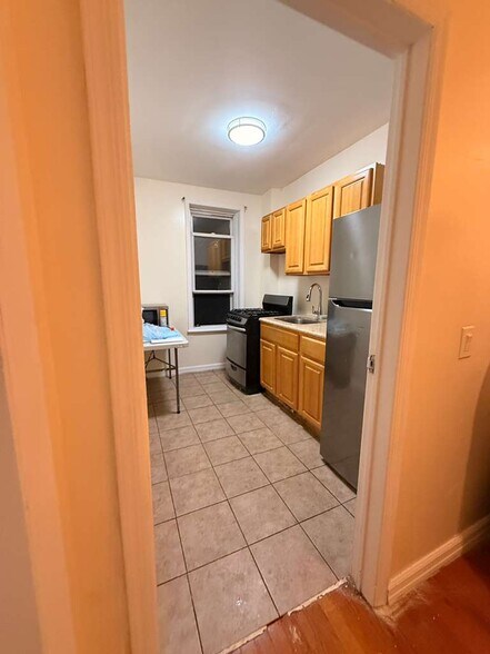 Building Photo - 321 Eldert Ln