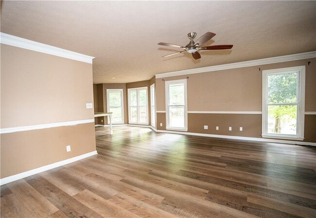 Building Photo - 611 Couch Rd