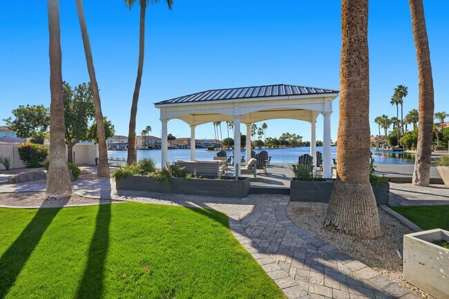 Building Photo - 1425 W Commerce Ave