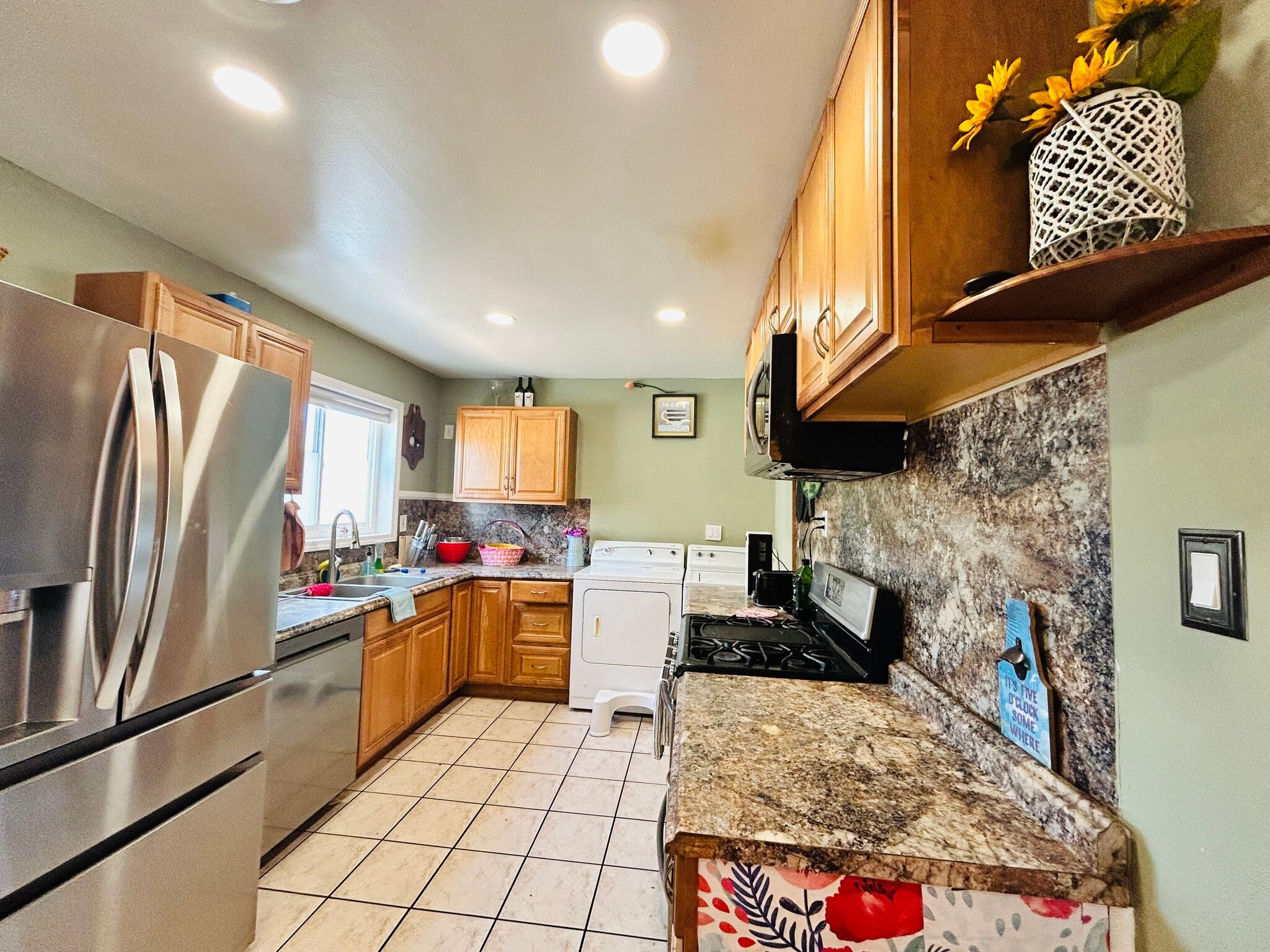 Building Photo - 8871 Belmont St