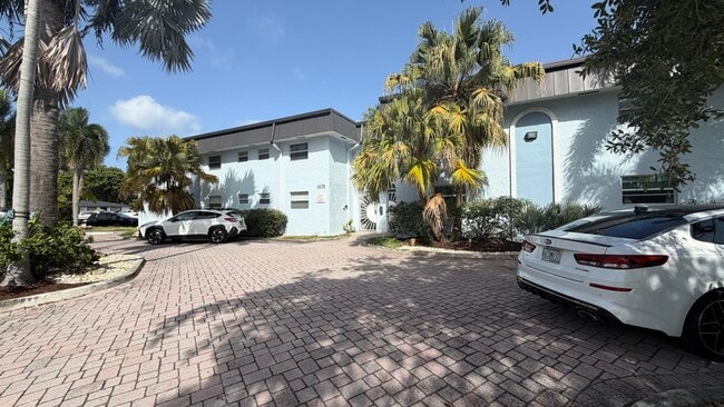 Building Photo - 1470 N Dixie Hwy