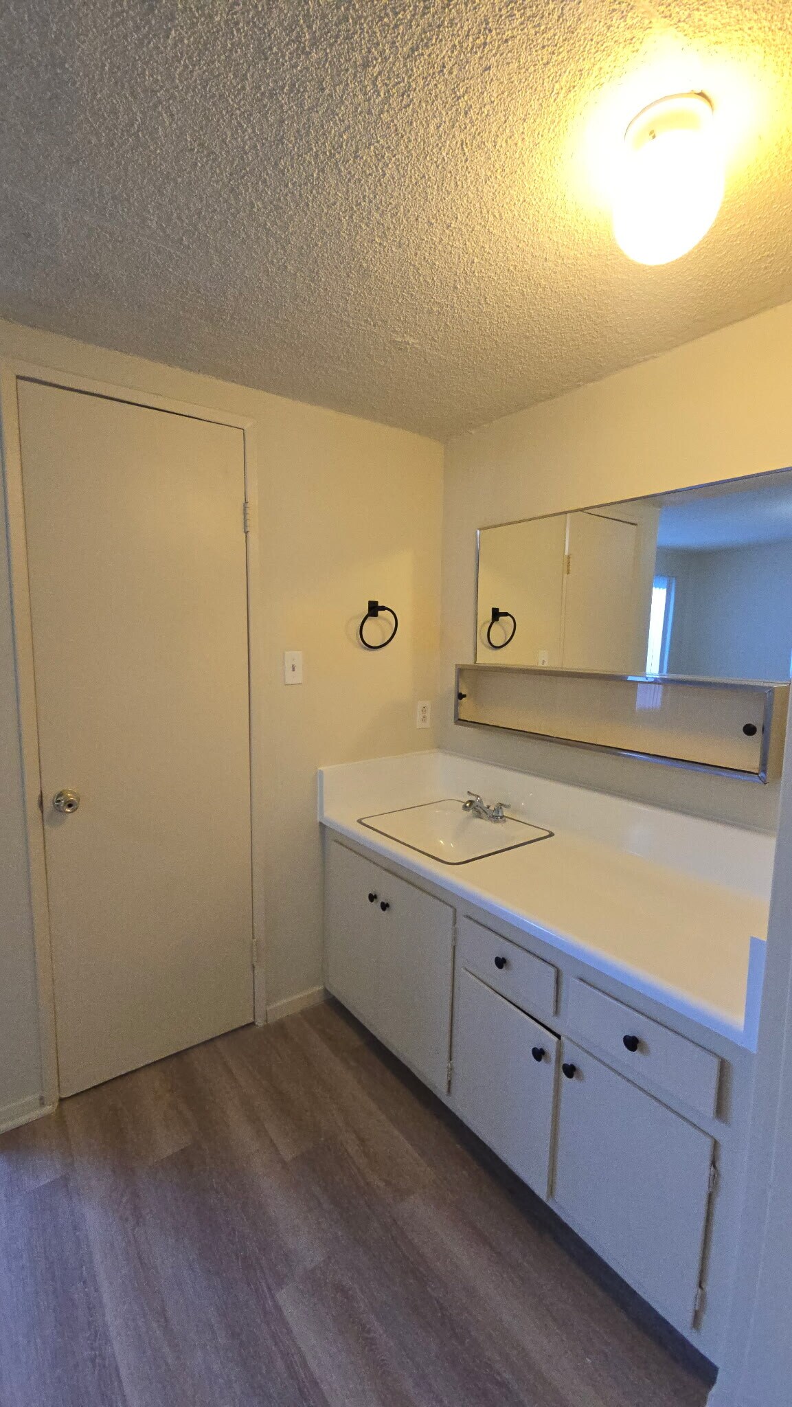 Building Photo - 1001 E Stearns Ave