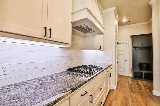 Building Photo - 9301 SW 44th Terrace