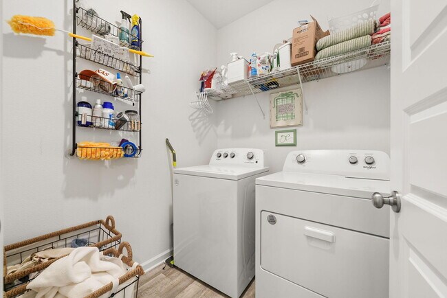 Building Photo - 39 Bluebeech St