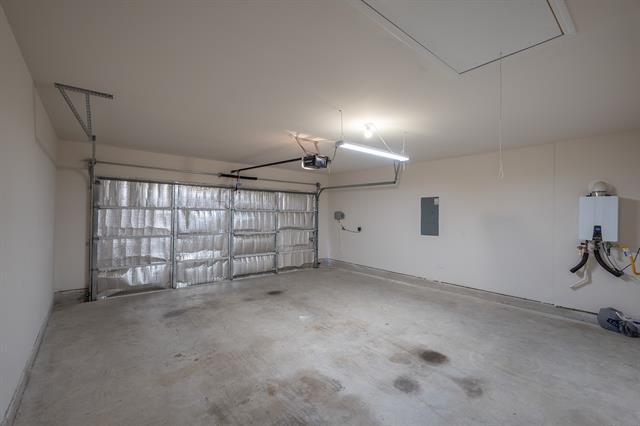 Building Photo - 400 Willow View Way