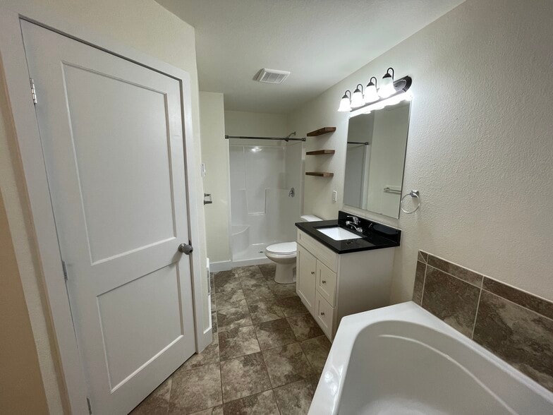 Building Photo - 627 N 3rd St