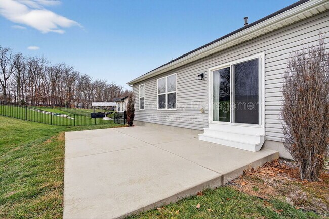 Building Photo - 738 Lost Canyon Blvd