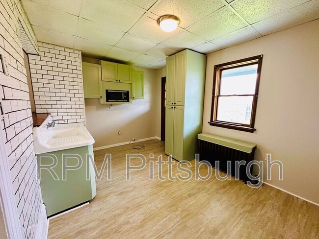 Building Photo - 1115 Karl Ave