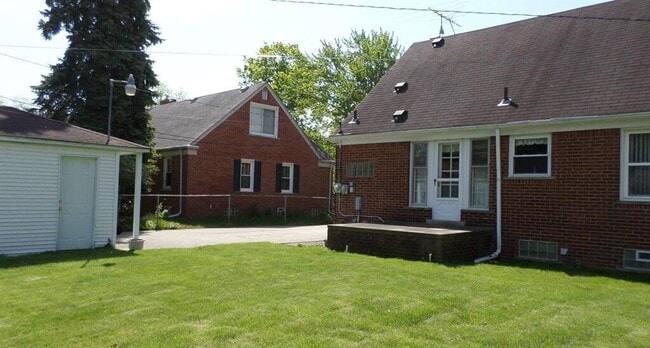 Building Photo - 24940 Cherry Hill St
