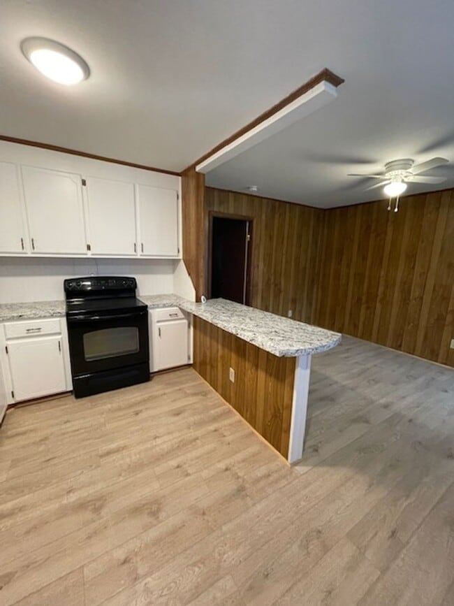 Building Photo - Must see this Adorable 1 bedroom 1 bath apartment . Located in Dallas