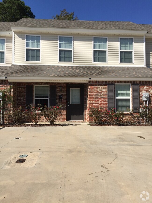 Building Photo - 3 BD-TOWNHOUSE!!! BEHIND BROUSSARD COMMONS