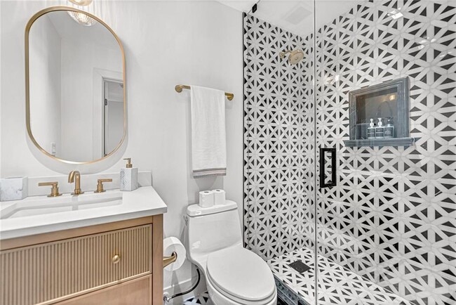 Building Photo - 242 SW D St