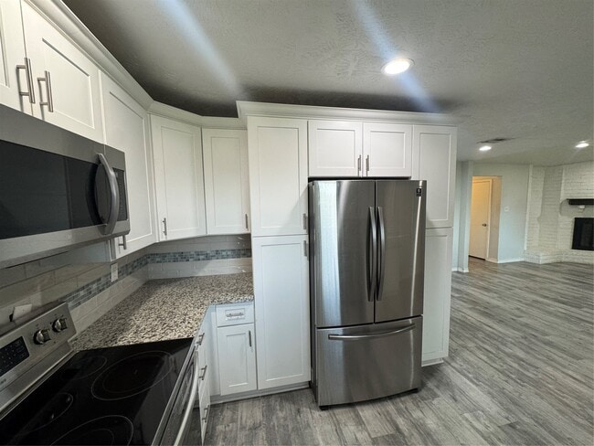 Building Photo - 3227 Fernrock Dr