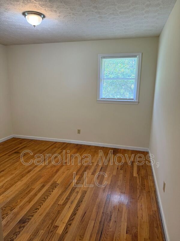 Building Photo - 107 Bismark Dr