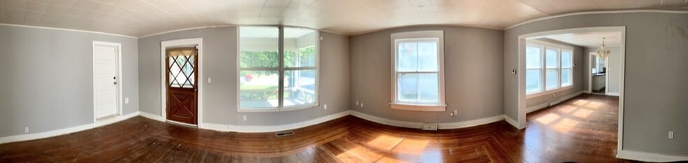 Building Photo - 2505 E 2nd St N