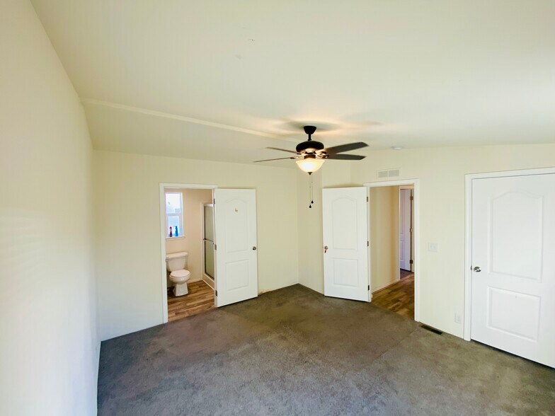 Building Photo - 165 Broadmore Ave NE