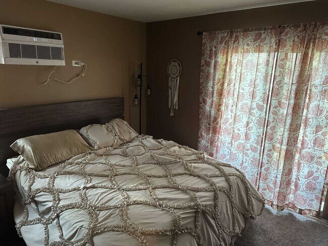 Building Photo - 4402 W Shamrock Ln