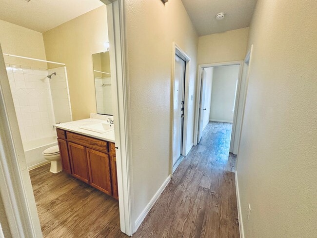 Building Photo - 2873 Southampton Way