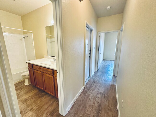 Building Photo - T113 SHAMP