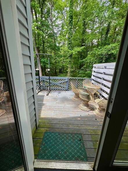 Building Photo - 2 Willow Bridge Dr