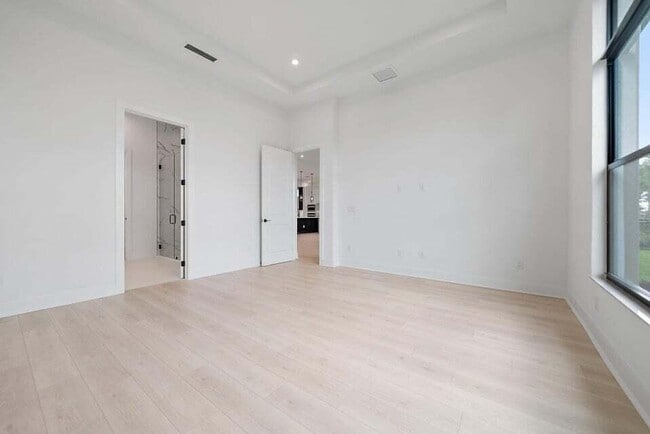 Building Photo - 13613 Le Christine Dr