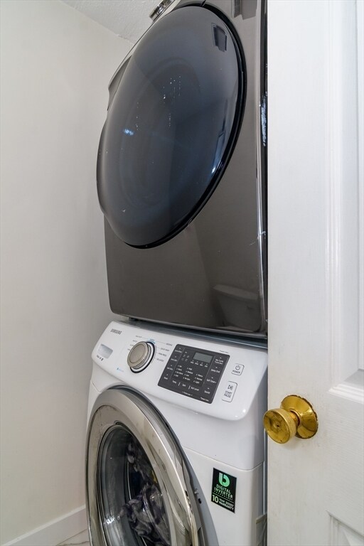 Building Photo - 24 Homeward Ln