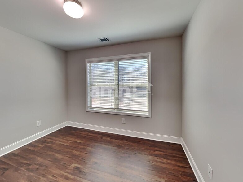 Building Photo - 1080 Victoria Walk Ln