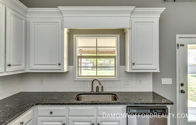 Building Photo - 117 Windy Hollow