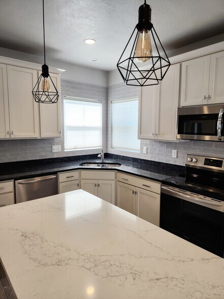 Building Photo - 724 Cami Nicole Ln