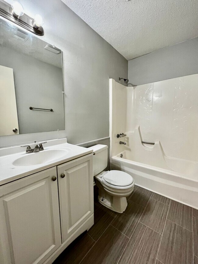 Building Photo - 17 Powhatan Dr