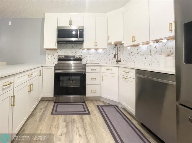 Building Photo - 340 Knotty Pine Cir