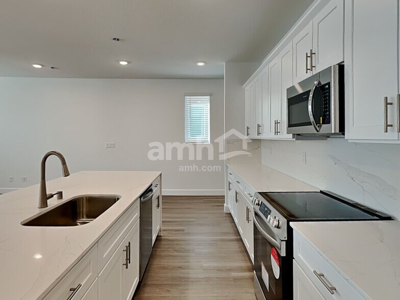 Building Photo - 6423 Rush Avenue