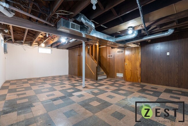 Building Photo - BEAUTIFUL 3 BEDROOM 1 BATH