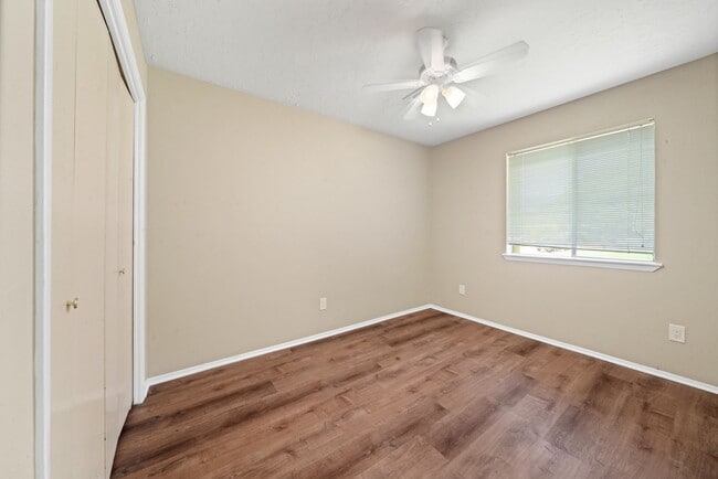 Building Photo - 710 Old Colony Dr