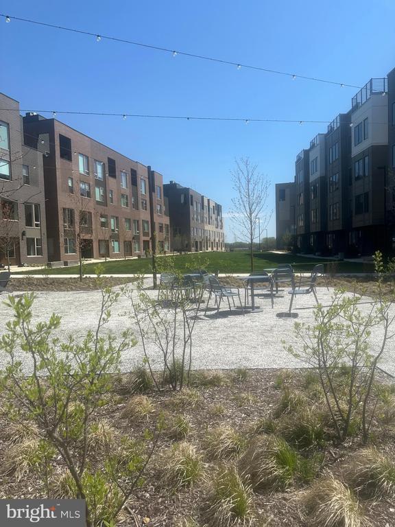 Building Photo - 3000 Birchview Walk