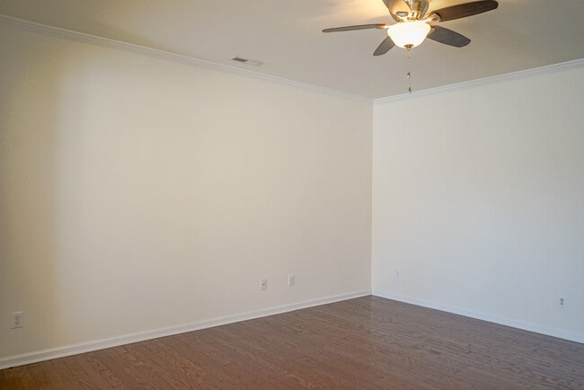 Building Photo - Townhome | Washer/ Dryer Included  |Fenced...