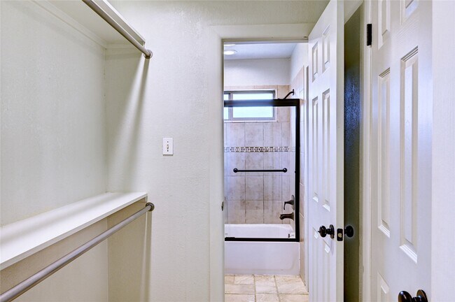 Building Photo - 5103 Temple Bell Dr