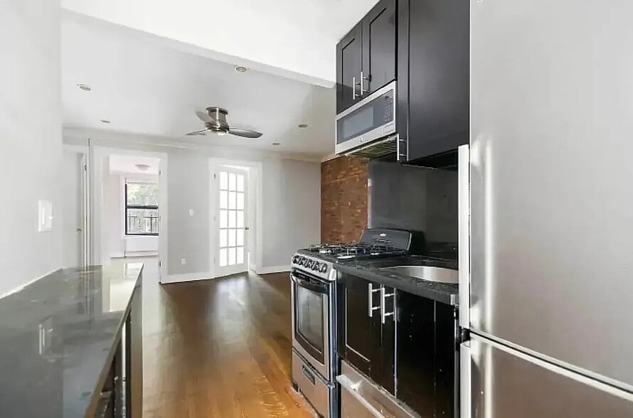 Building Photo - 354 E 19th St