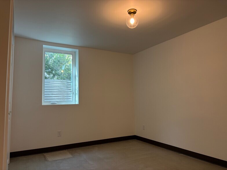 Building Photo - 1530 S 4th St