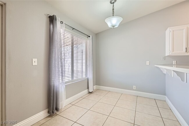 Building Photo - 924 Clubview Dr