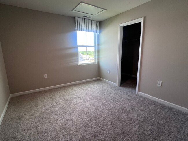 Building Photo - For Rent