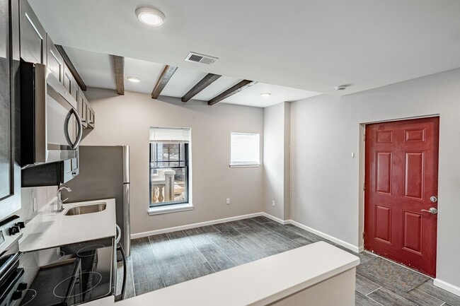 Building Photo - 235 E Market St