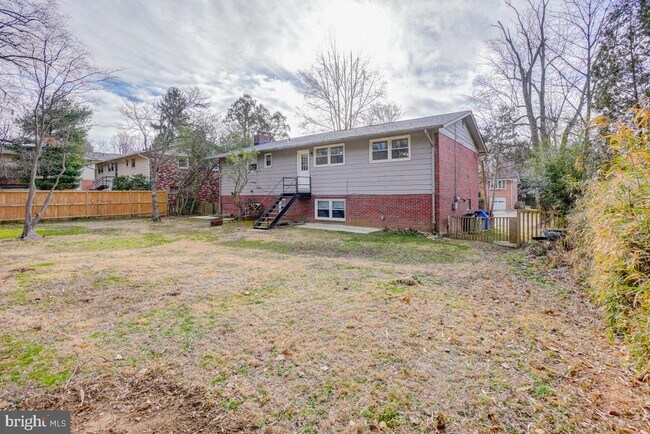 Building Photo - 6417 Earlham Dr