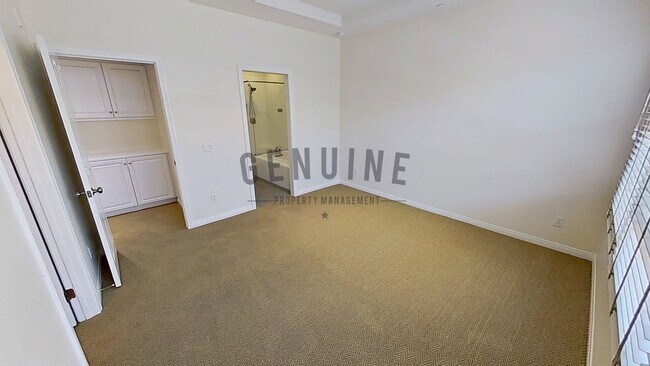 Building Photo - Beautiful Two-Level 2Bd 2Ba Condo in Irvine