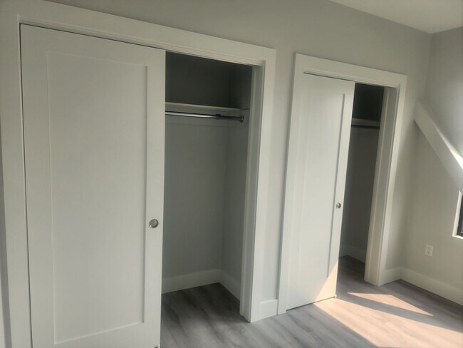 Building Photo - 2 BLOCKS FROM BEACHMONT TRAIN STATION CALL FOR COST DETAILS