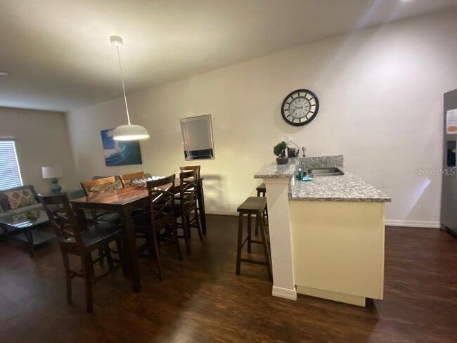 Building Photo - 8928 Shine Dr