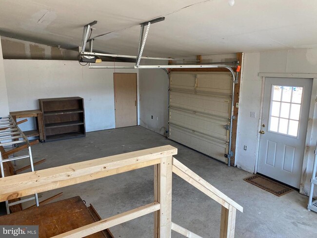 Building Photo - 856 Spriggs Rd