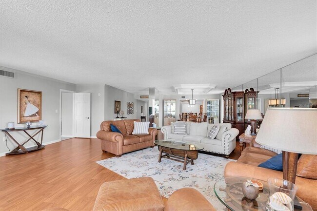 Building Photo - 6500 Sunset Way