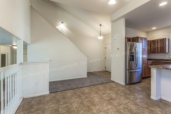 Building Photo - Beautiful 4 Bedroom in Windsor East!